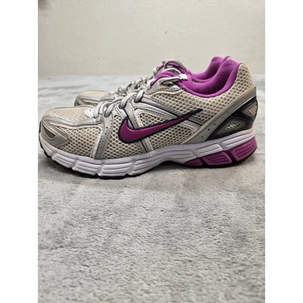 Nike womens pre